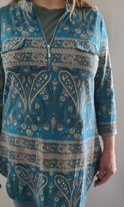 3/4 sleeve plaid shirt with adjustable zipper.